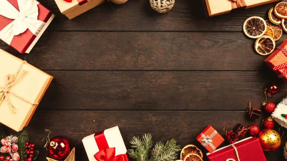 Dichte geschenkdoos met een lint